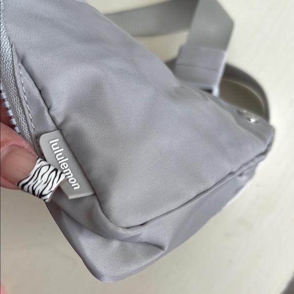 lululemon athletica Light Gray Men's Belt Bag - Picture 4 of 6